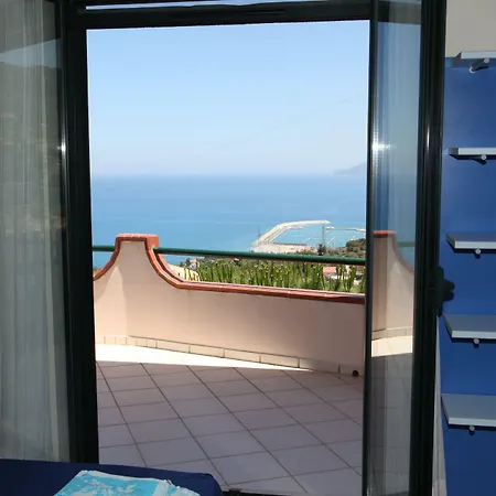Couette-café La Collina Capo dʼOrlando