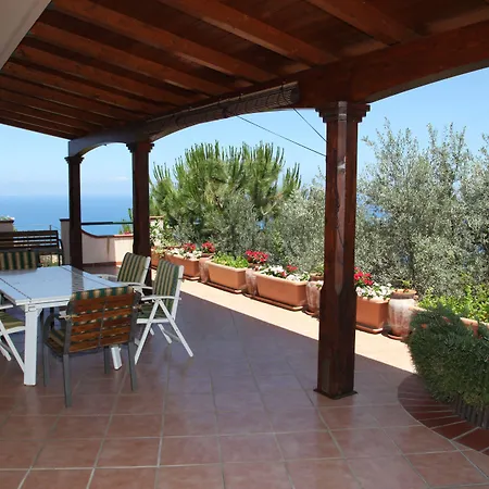 Couette-café La Collina Capo dʼOrlando