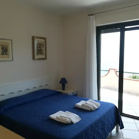 La Collina Bed & Breakfast 3*